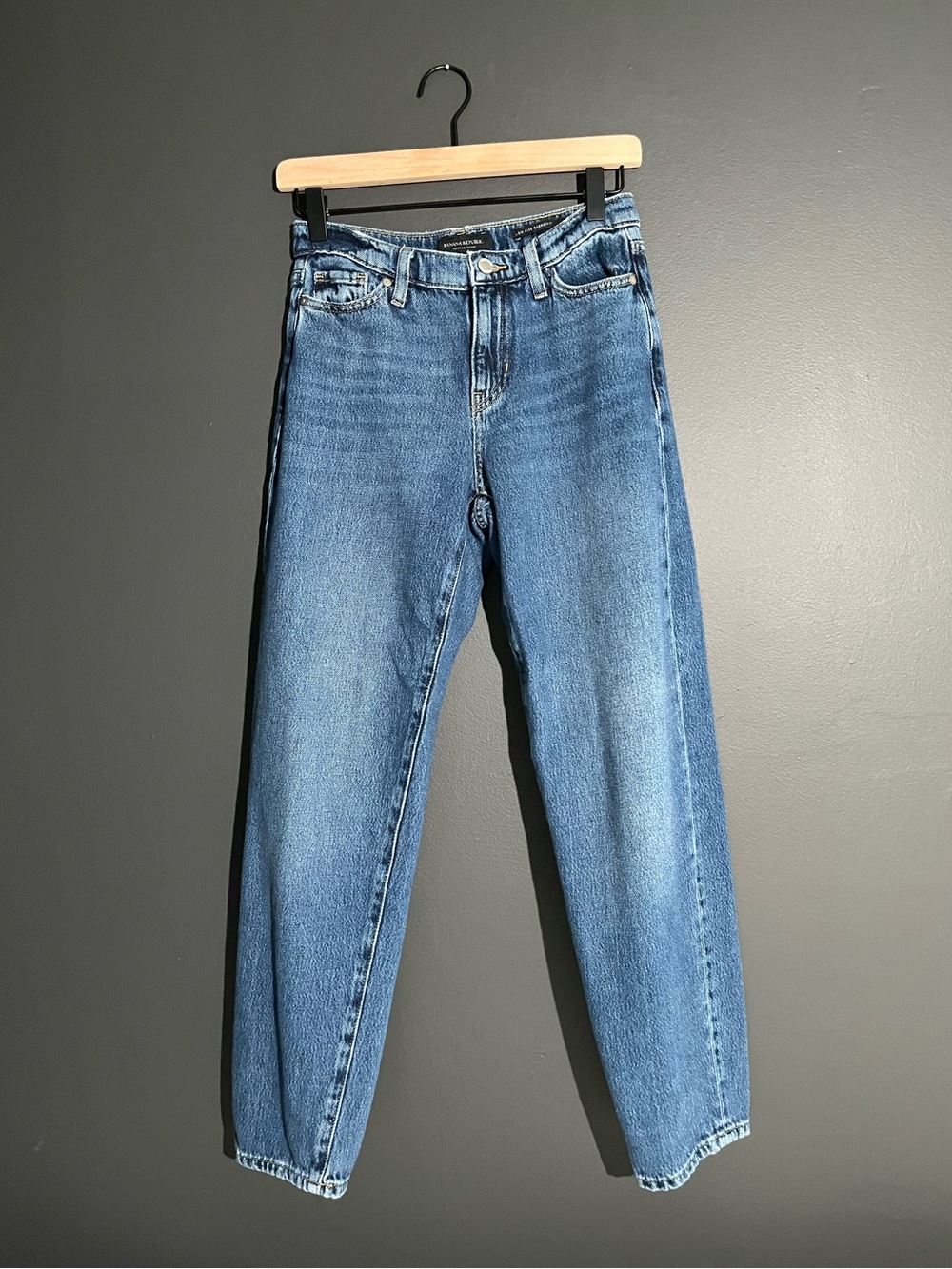 Banana Republic High Rise Barrel Leg Jeans Size 24P • Soft Rigid Denim • Petite
